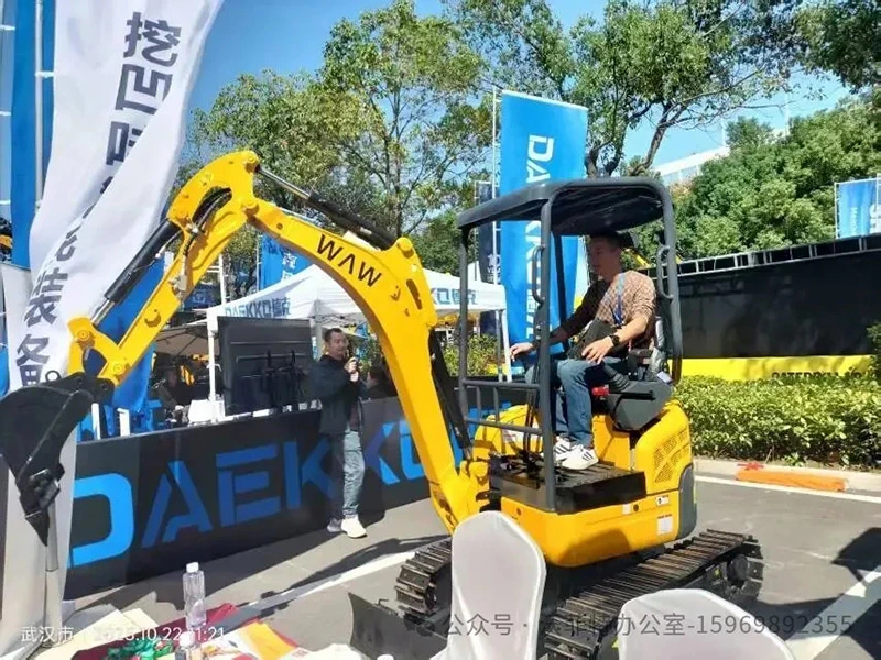 聚梦江城,共赴行业盛会:挖凹哇智能装备携精品微挖亮相2025第七届微挖大会